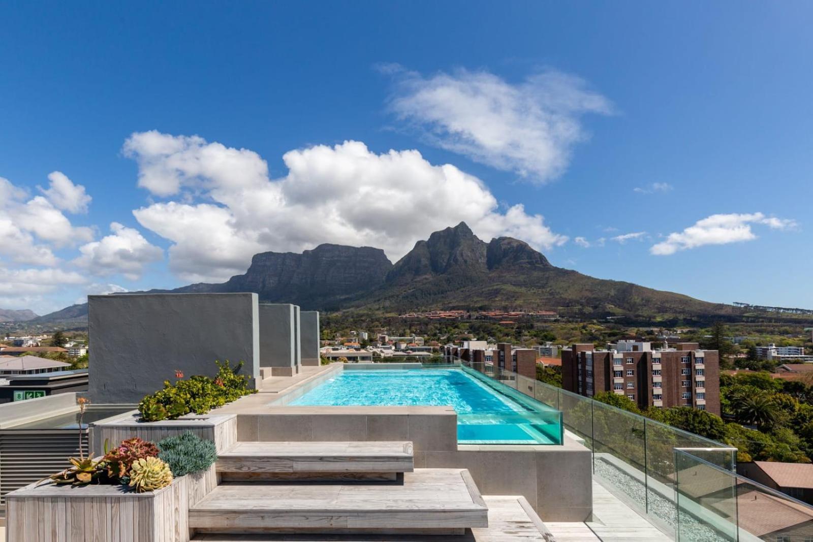 Rooftop Pool Balcony Parking Appartement